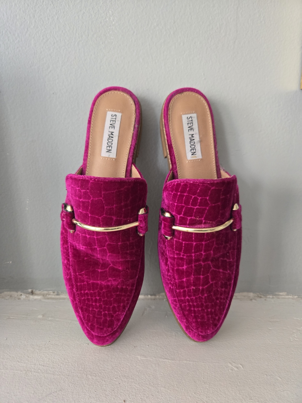 Steve Madden Women's Fuchsia Velvet Mule Loafers